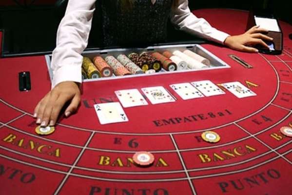 Baccarat tại cổng game Hitclub